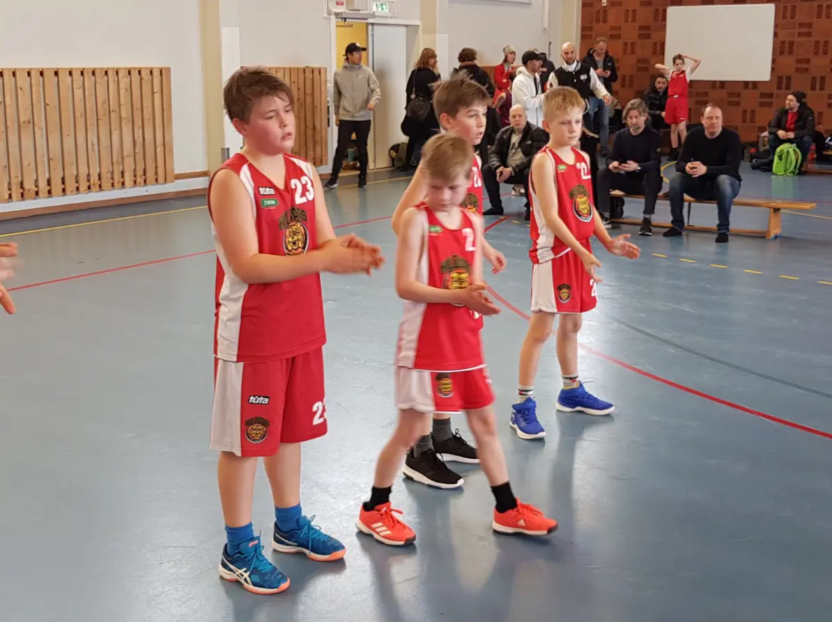 De fyra musketörerna efter en tuff match mot Södertälje