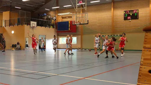 24/9-2017: BIlder från dagens träningsmatch mot Tureberg Lynx och firandet av en födelsedag efter matchen.