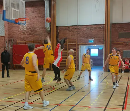 Segermaskinen rullar på, denna gång i Brännkyrkahallen mot IK Hephata