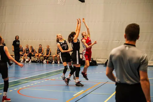12/5-2019: Fantastiska bilder från finalen i Skövde Cup 2019. Vi spelade mot Wetterbygden Sparks och vann med 27-21! Foto: Lars Norlander