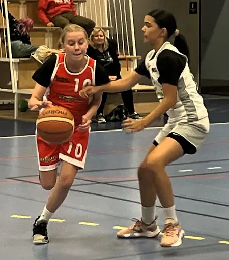 Supertjejerna in action på söndagskvällen mot Alvik