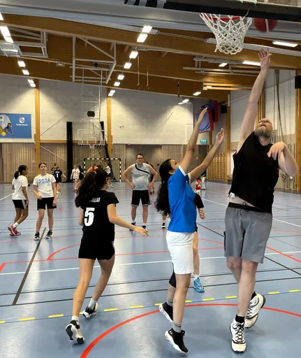 Uppvärmning med Fight och passningsövning