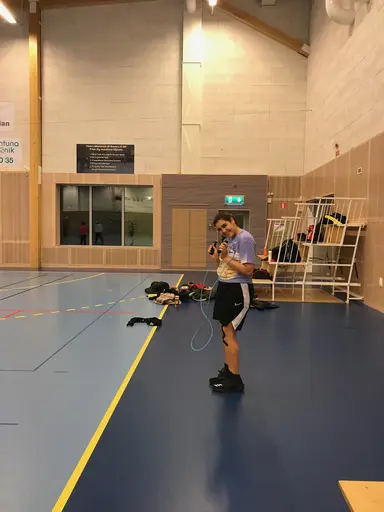1/11-2018: Under veckan har ett glatt gäng hängt i hallen och taggat upp inför Telge. Morgonträningar med Marco och Elliot samt kvällsträningar som vanligt, ett riktigt härligt lov med massa basket!