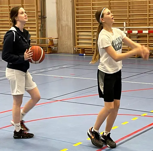 Lisa & Carina, Engla & Helene, Elin & Daniel, Selma & Peder+Steffi, Olivia & Veronica samt Nevena & Jasmina, Emma & Martin, Arushi & Farazee, Amanda & Sofia samt finalisterna Nellie & Freja