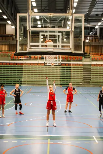 12/5-2019: Fantastiska bilder från finalen i Skövde Cup 2019. Vi spelade mot Wetterbygden Sparks och vann med 27-21! Foto: Lars Norlander
