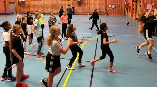 Fika och som spontant extranummer: fight! (blandat med lite dans och allsång)
