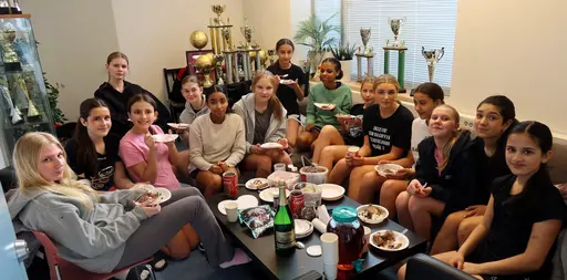 Teambuildingsövningar, Amerikansk fotboll o brännboll samt fika hör oxå till traditionen efter cupsegrar!