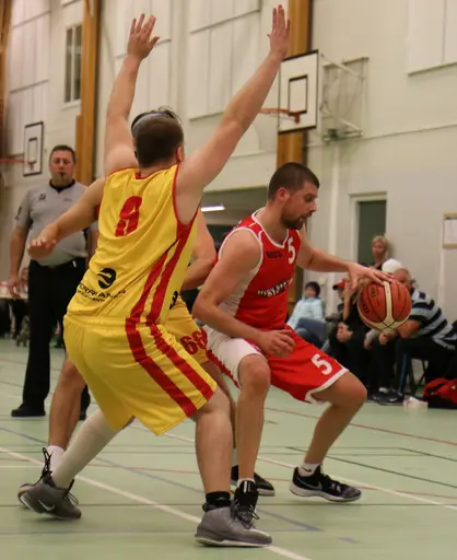 Marko attackerar mot Åkersberga, höst 2018 (fotograf Mats Anderson)