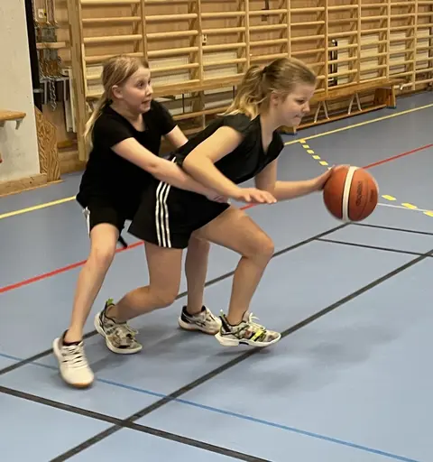 Tjejerna fick åter förmånen att ha Charlie som gästtränare - superkul!