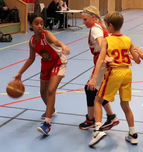 Kämpatag mot Åkersbergas P10 i Rotebrohallen
