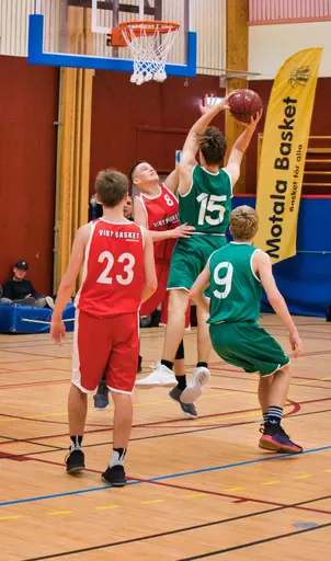 En tuff match med hårda tag, många fouls och utvisningar för Motala