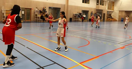 Vita laget befäster sin serieledning efter seger mot Duvbo