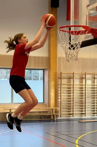 Sportlovsträningar tillsammans med P10: stress, fight, dunkträning, frisbee, baseball och mycket annat under en rolig vecka