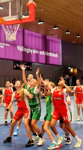 Röda laget - Silvertjejerna - in action i Vällingbyhallen mot Alvik och Duvbo