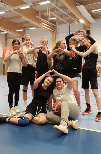 14/2-2019: Glad alla hjärtans dag allihopa! Själva firade vi på bästa sätt, fys med Anna och sedan basketträning.