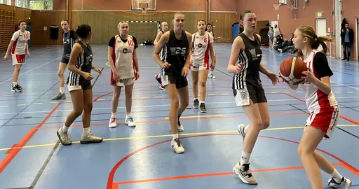 Röda laget som stort besegrade både Kungsholmen o AIK samt Vita som vann mot Frysen o gjorde en toppmatch mot Kungsholmen