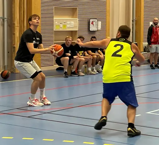 Premiär i Edsbergshallen för vårt Herr2-lag: Albin, Calle D, Elliot, Gabriel, Lukas, Magnus, Nicklas, Oskar o Samuel