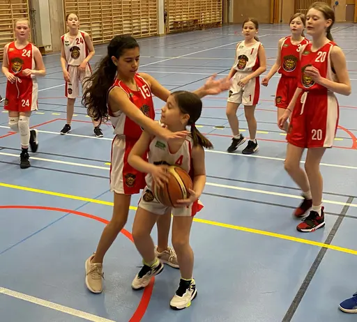 Tanken var att vi skulle spela 2 matcher mot F09 men tyvärr kom deras spelare bara till 1