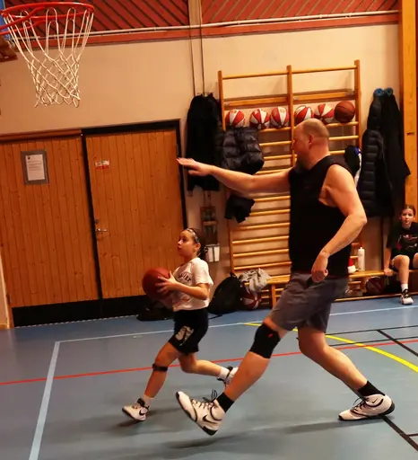 Tuffa tag mot föräldrarna i Runan!