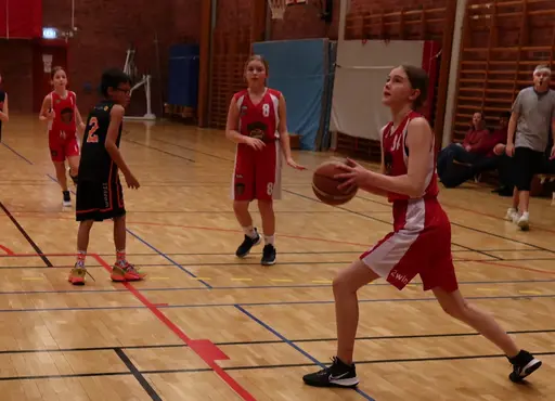 Intensivt i Brännkyrkahallen mot FUBB och Åkersbergas P10-lag
