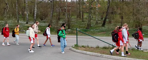 På stationen, på promenad, fundersamt på bänken, vinst (igen😊)!