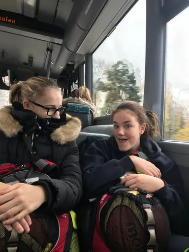 1/11-2018: Under veckan har ett glatt gäng hängt i hallen och taggat upp inför Telge. Morgonträningar med Marco och Elliot samt kvällsträningar som vanligt, ett riktigt härligt lov med massa basket!
