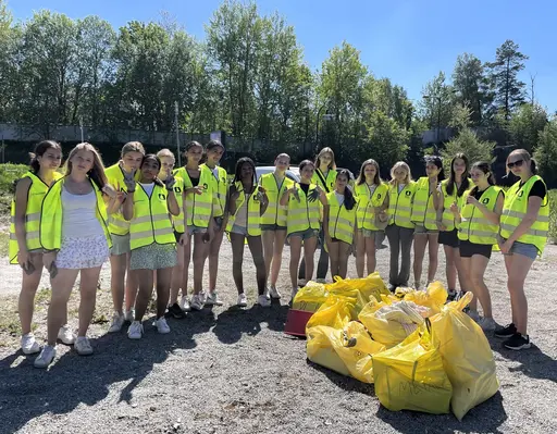 Supertjejerna städar!
