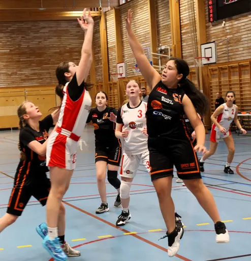 7 supertjejer i Vita laget flög ifrån FUBB till storseger i 1/16-delsfinalen i Lions