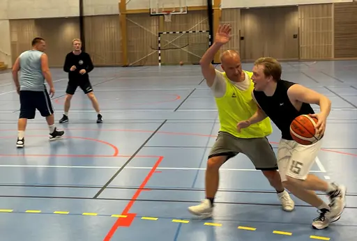 Premiär i Edsbergshallen för vårt Herr2-lag: Albin, Calle D, Elliot, Gabriel, Lukas, Magnus, Nicklas, Oskar o Samuel