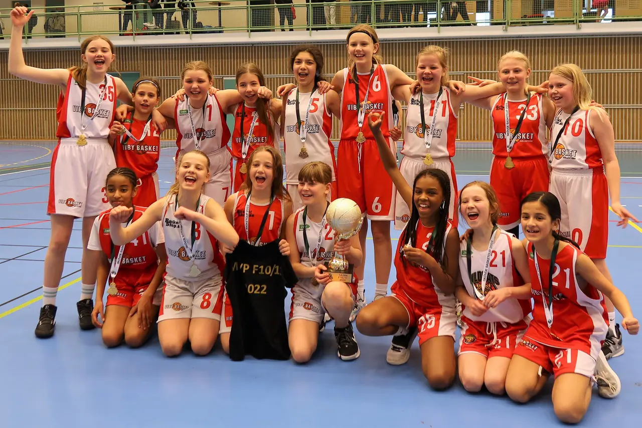 Supertjejerna tog A-Guld o A-Silver i Skövde Basket cup!!!