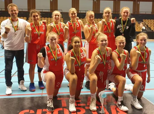 Damerna - Guld! F04/5 - Silver! P06 - Silver!