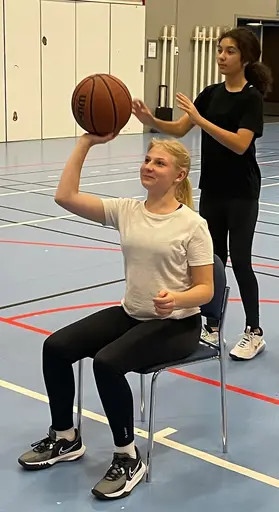 Skott från stol, med kon, Beat-the-pro och mycket mer! Fika som avslutning 😋