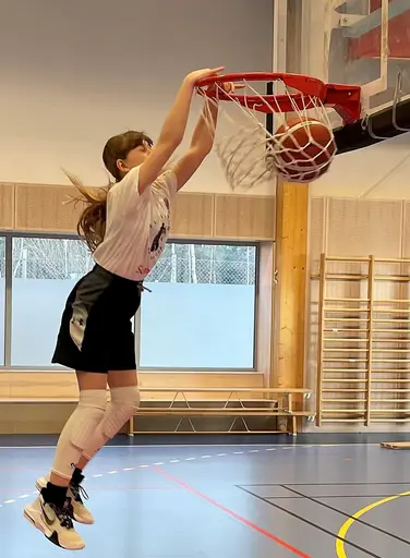 Sportlovsträningar tillsammans med P10: stress, fight, dunkträning, frisbee, baseball och mycket annat under en rolig vecka