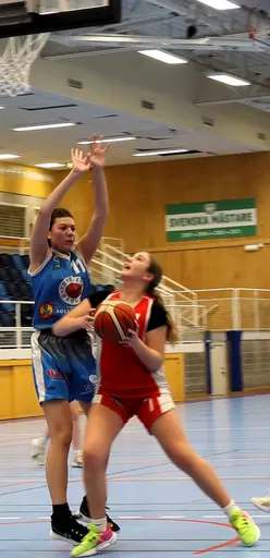 Supertjejerna spelar bländade basket mot Byn (från Luleå), Tureberg, Arvika och Skuru!