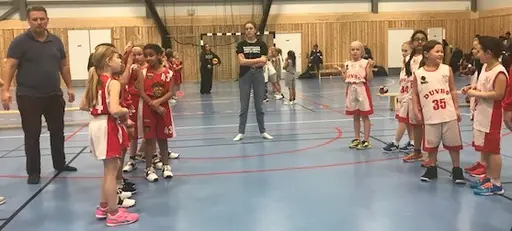 Supertjejerna stormar fram mot Duvbolagen!