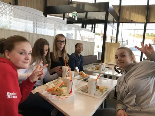 19/4-2018: Lyckad lagaktivitet i form av först lite plugg, sedan bowling och tillsist käk på Max. Mysig torsdag helt enkelt!