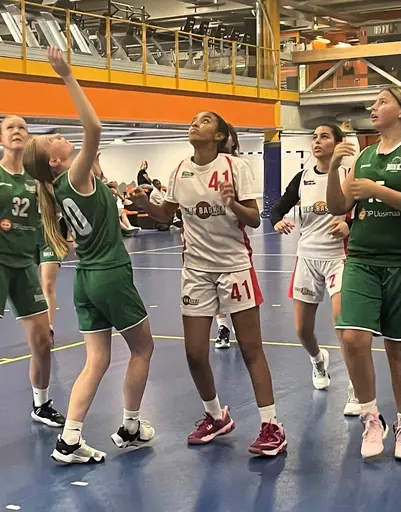 18+1 supertjejer åkte till Espoo utanför Helsingfors och spelade fantastiska Espoo Cup. En kanonstart på säsongen!