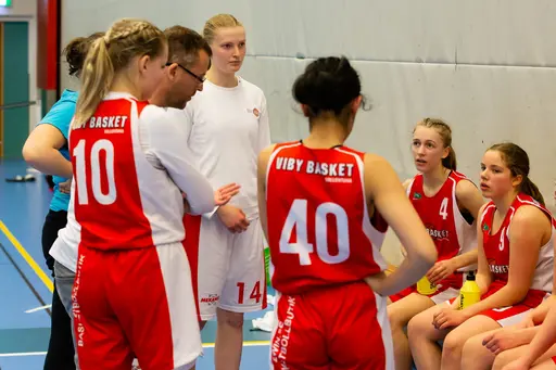12/5-2019: Fantastiska bilder från finalen i Skövde Cup 2019. Vi spelade mot Wetterbygden Sparks och vann med 27-21! Foto: Lars Norlander