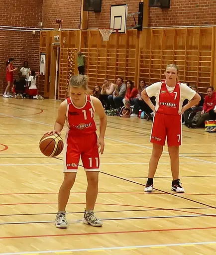 Supertjejerna var indelade i 2 jämna lag som båda tog A-Brons!