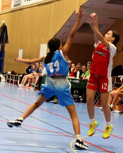 Supertjejerna spelar bländade basket mot Byn (från Luleå), Tureberg, Arvika och Skuru!