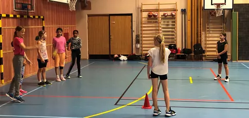 Brännboll som uppvärmning! F10s långkastarmästarinna: Louise!