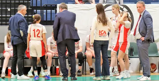 Som första Vibylag någonsin vinner supertjejerna Stockholmsserien o cupen (Nivå 1)! 