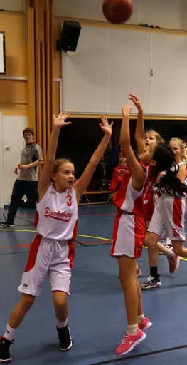 Supertjejerna vann 8 matcher o förlorade 1, det räckte till ett fantastiskt A-silver i Södertälje cup 2021