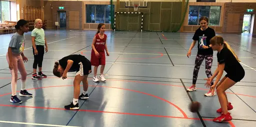 Förutom basket ägnade vi första veckan åt Frisbee, Brännboll, Baseball o Amerikansk fotboll