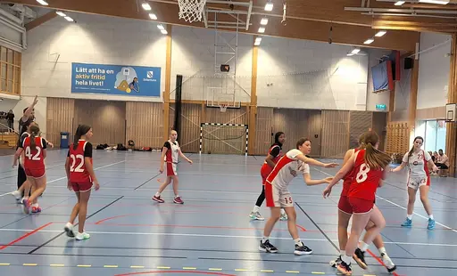 Vita laget besegrade först Vallentuna i U16 Nivå 3 och förlorade sedan knappt mot Duvbo i U15 Nivå 2