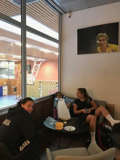 1/11-2018: Under veckan har ett glatt gäng hängt i hallen och taggat upp inför Telge. Morgonträningar med Marco och Elliot samt kvällsträningar som vanligt, ett riktigt härligt lov med massa basket!