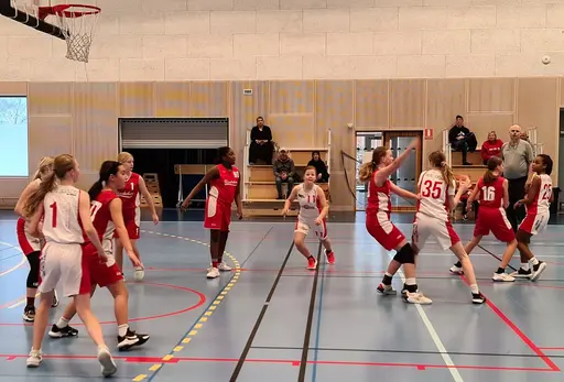 Supertjejerna besegrar Blackeberg Nälsta