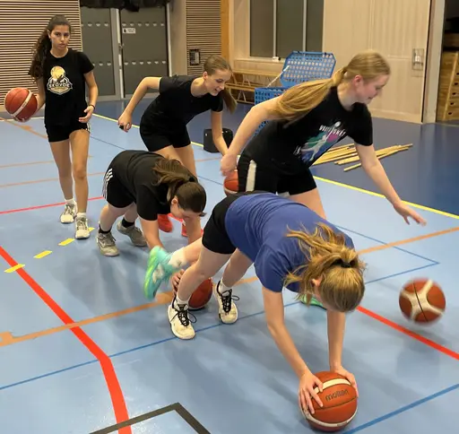 Stafetter och samarbetsövning