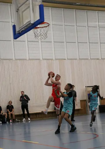 Bildserie från Göteborgs basketfestival där P08 Röd deltog i maj 2022