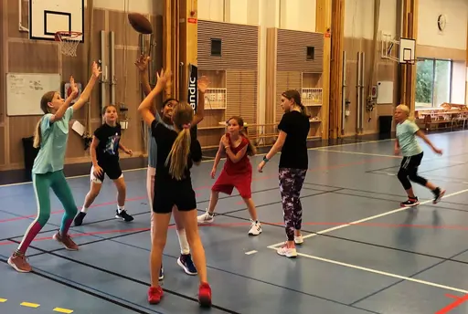 Förutom basket ägnade vi första veckan åt Frisbee, Brännboll, Baseball o Amerikansk fotboll